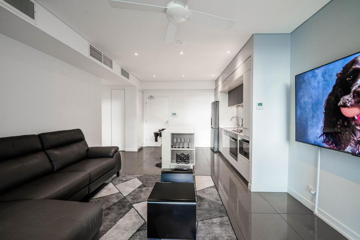 Noir Reverie - Designer Home By The River, Free Carpark, Gym & Pool Brisbane Esterno foto